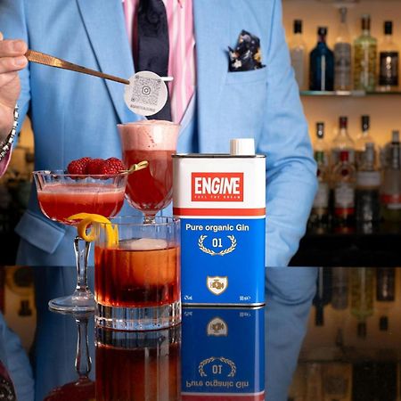 London Marriott Hotel Canary Wharf Dış mekan fotoğraf Engine Gin