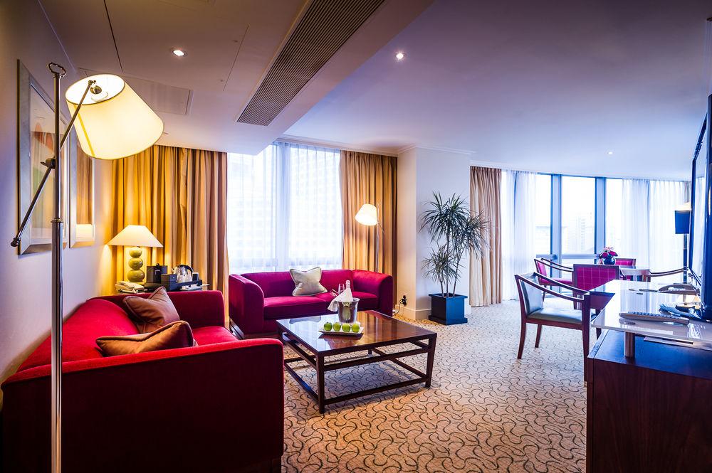 London Marriott Hotel Canary Wharf Dış mekan fotoğraf Suite at the Radisson Blu Royal