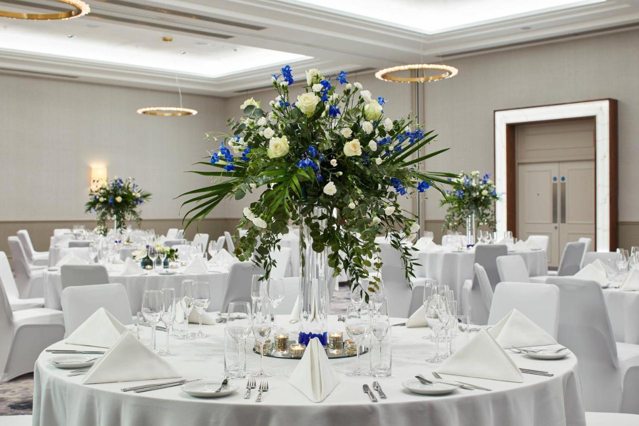London Marriott Hotel Canary Wharf Dış mekan fotoğraf The ballroom at The Dorchester