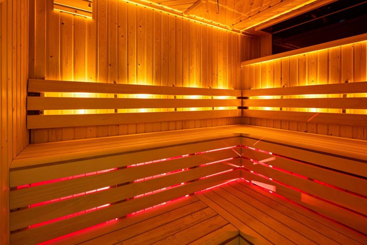 London Marriott Hotel Canary Wharf Dış mekan fotoğraf A modern Finnish sauna