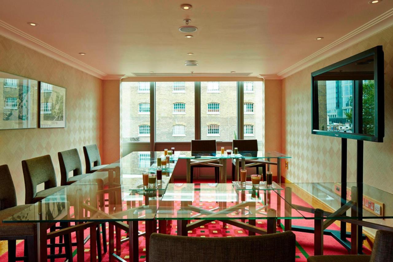 London Marriott Hotel Canary Wharf Dış mekan fotoğraf The boardroom at the Mandarin Oriental, London