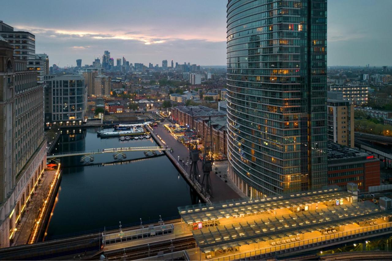 London Marriott Hotel Canary Wharf Dış mekan fotoğraf The West India Quay